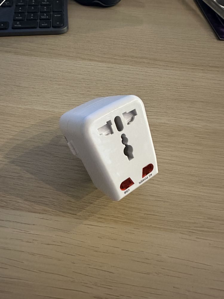 Travel adapter UK/EU/AU/US