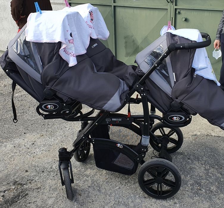 Carrinho de bebé trigemios