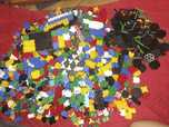 Morphun około 2500 elementów i instrukcje  kompatybilne z Lego Duplo