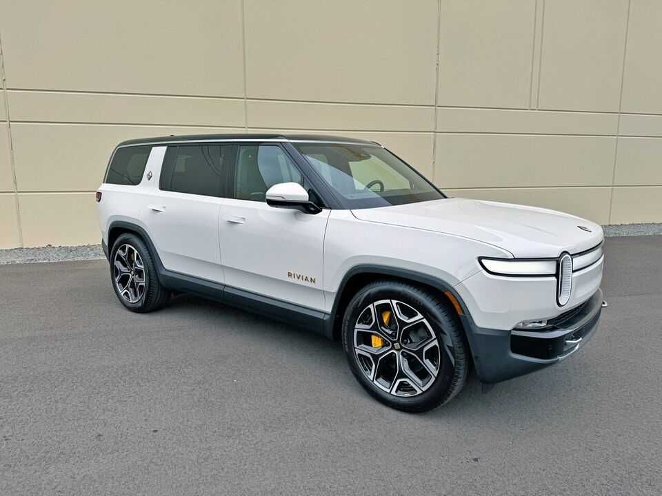 2023 Rivian  r1s