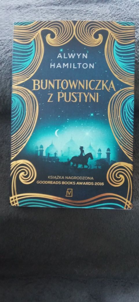 Buntowniczka z pustyni Alwyn Hamilton