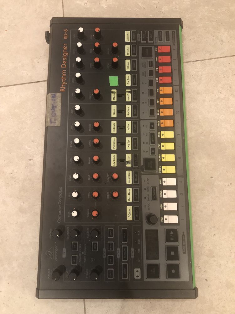 Drum Machine Behringer RD-8 Roland