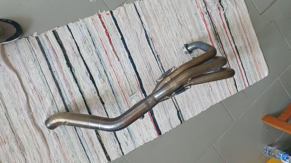 Akrapovic racing line