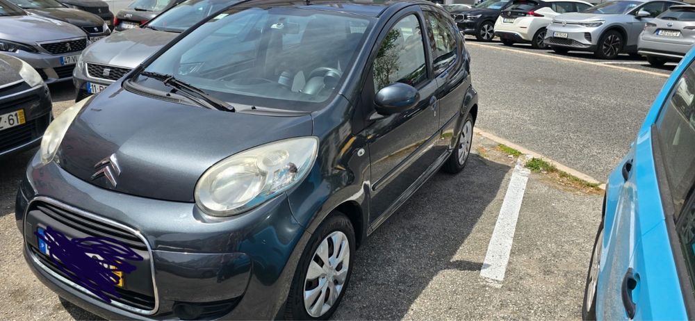 Citroen C1 com 5 portas.