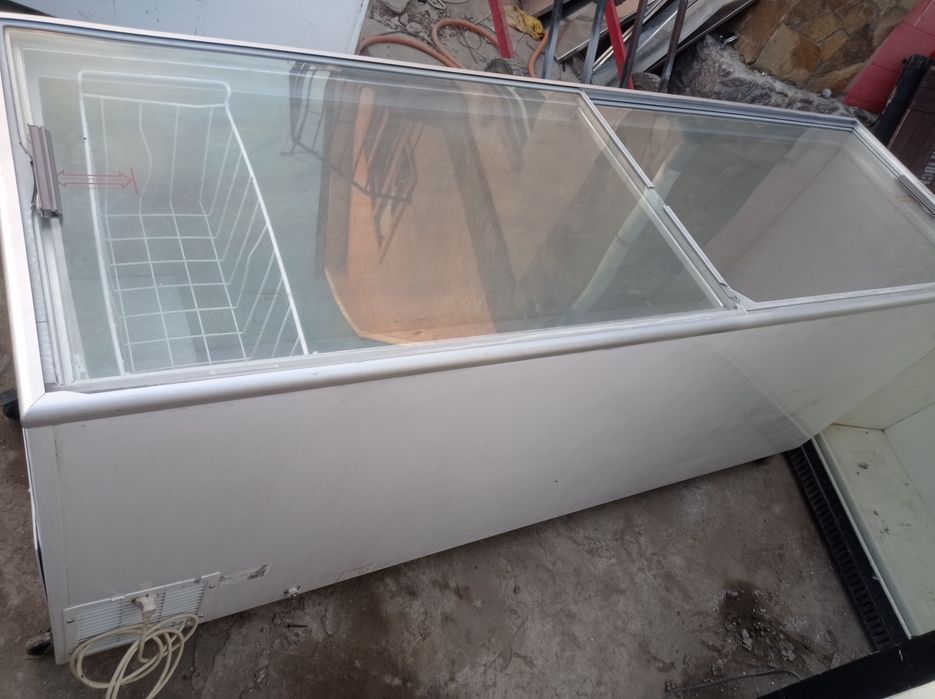 Морозильная камера бонетта UGUR  800 л