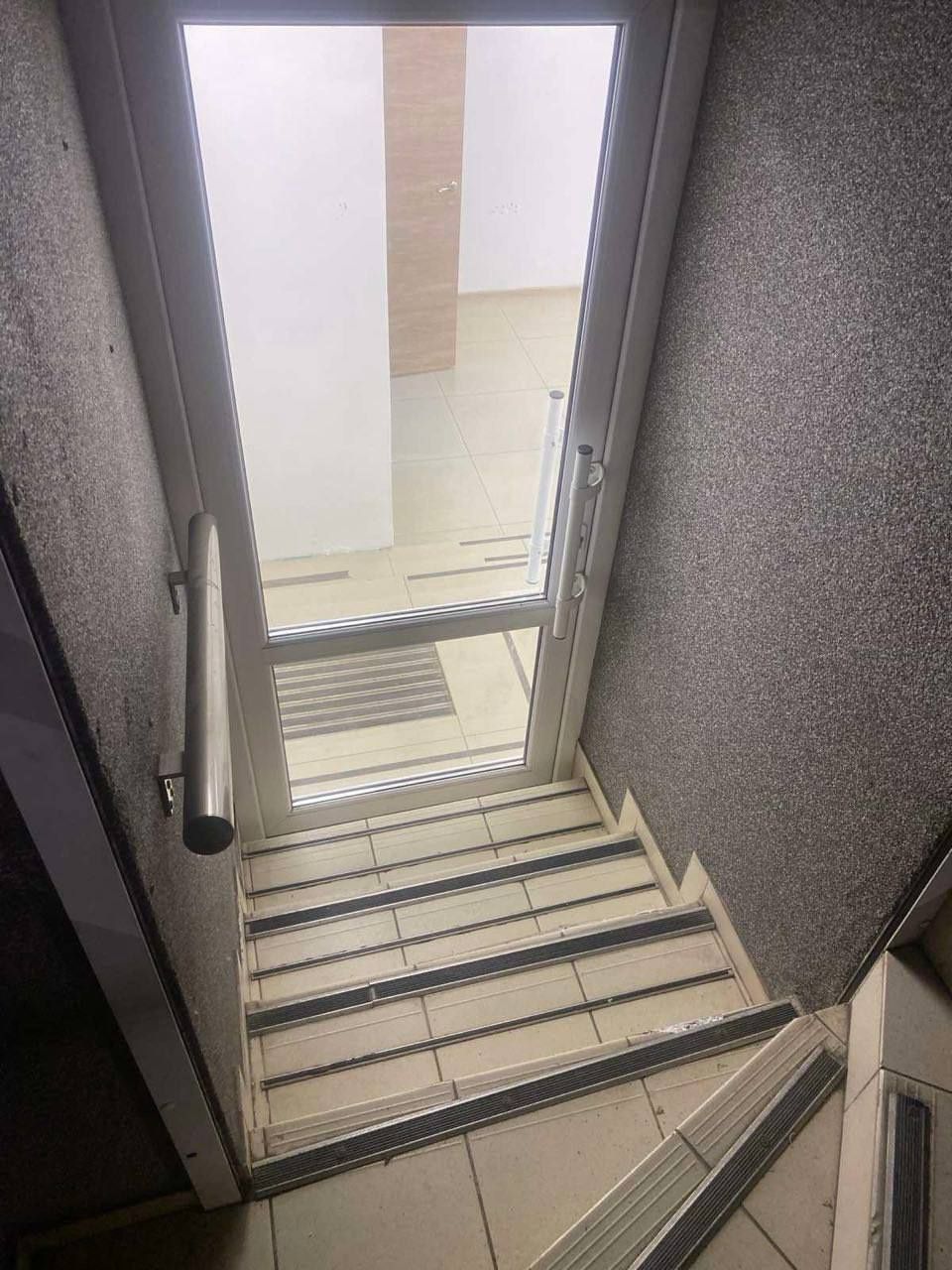 Без комиссии! Фасадное помещение - 32 м.кв., Шевченковский район.