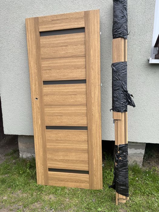 Drzwi prawe 80 + ościeżnice i srubki