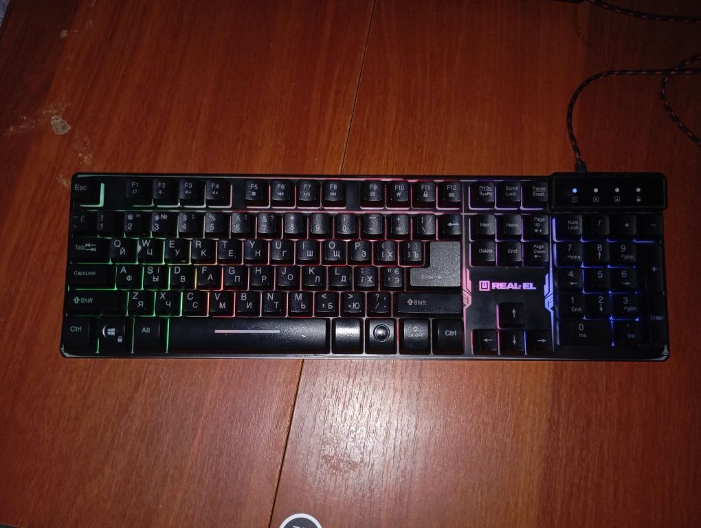 Продам игровую клавиатуру Real-el