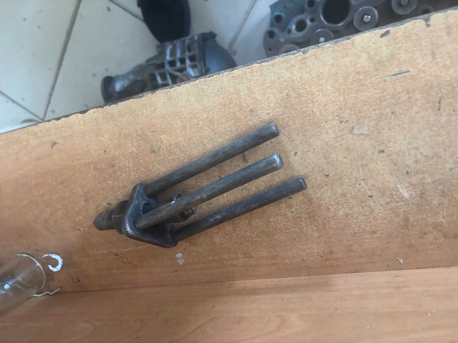 Съёмник 3-х лапий  форсунок МАЗ    ЯМЗ