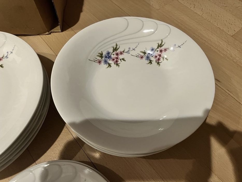 Piekny komplet talerzy Wawel