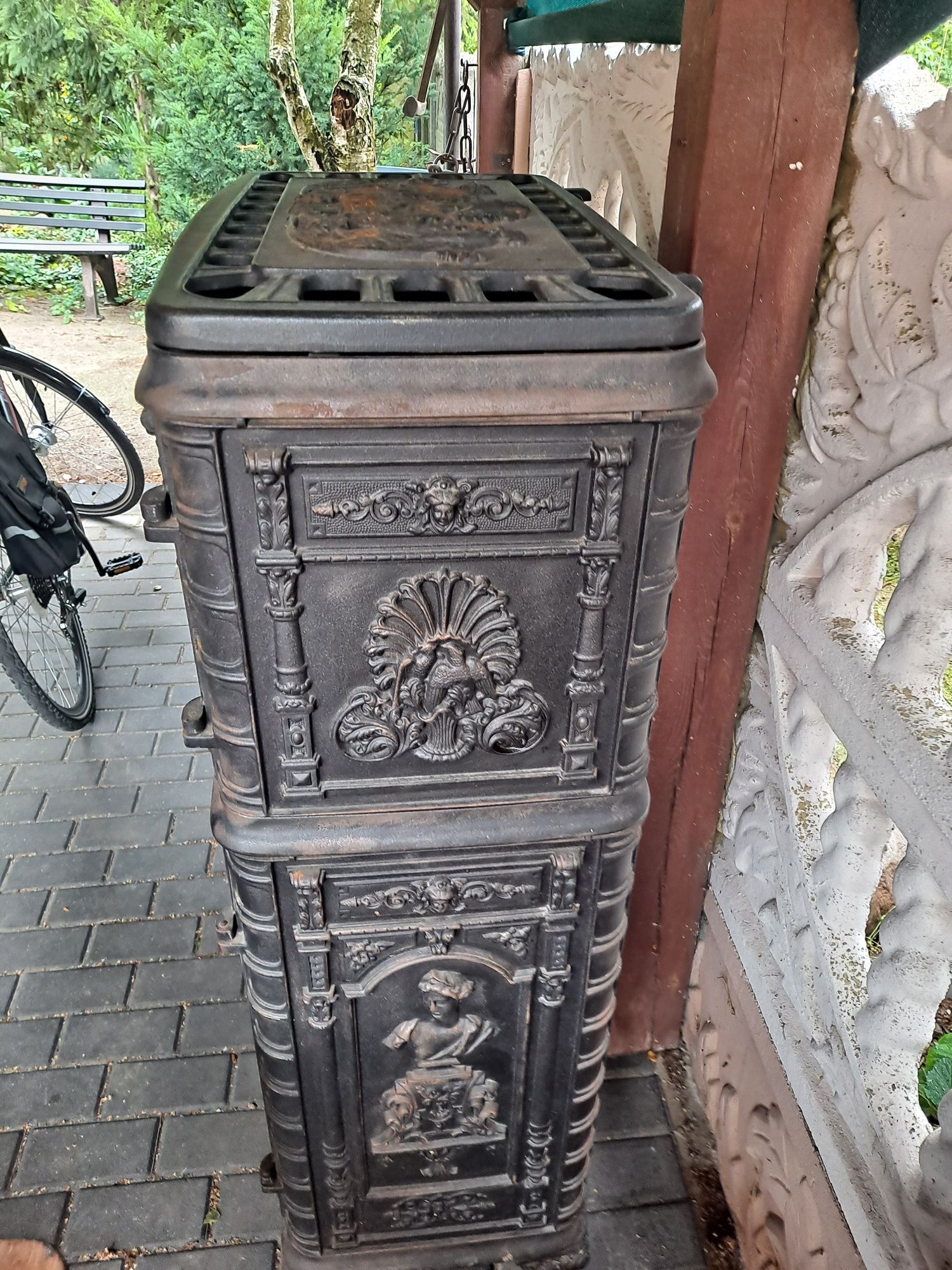 Piec zeliwny ,kominek.