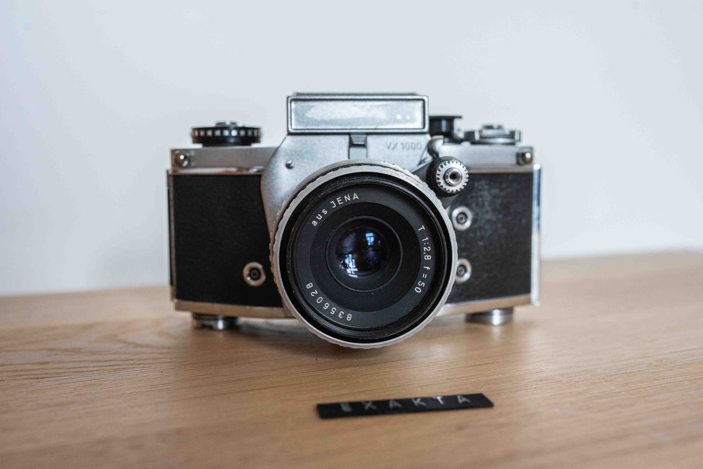 Aparat Exakta vx 1000 + obiektyw Jena T 1:2,8 f=50 mm