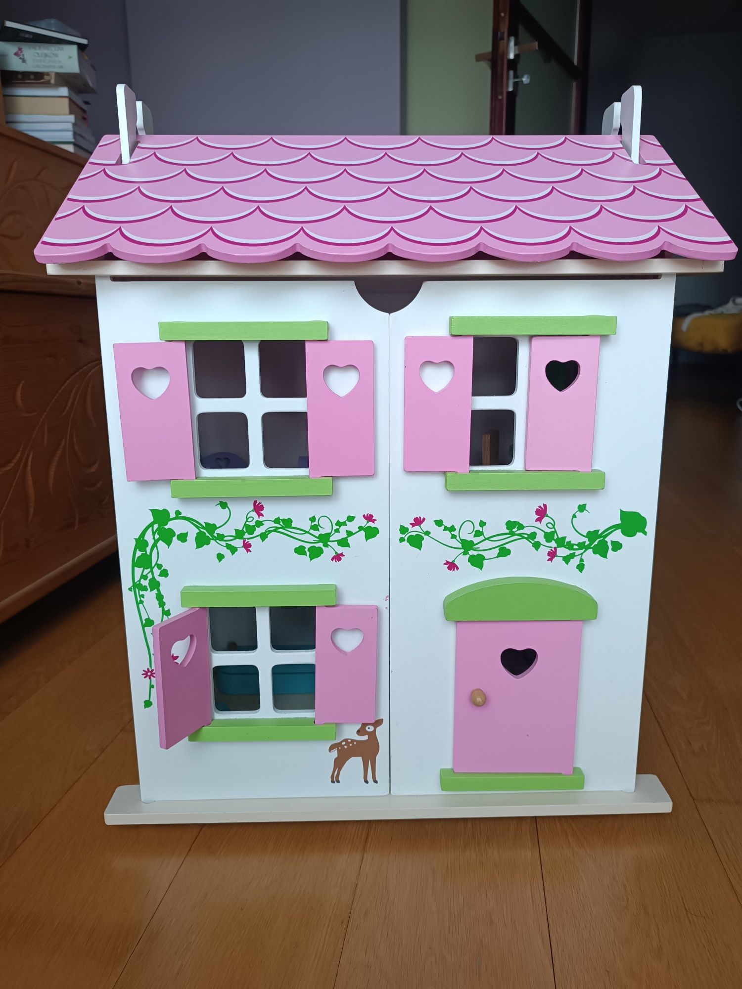 Domek dla lalek drewniany z mebelkami i 2 lalkami