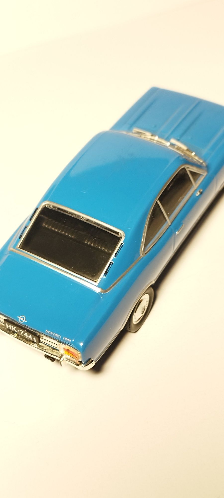 Samochodzik auto PRL-u Opel Record C DeAgostini skala 1/43