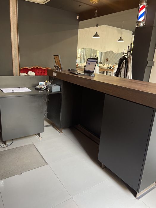 Recepcja do poczekalni lub Bar