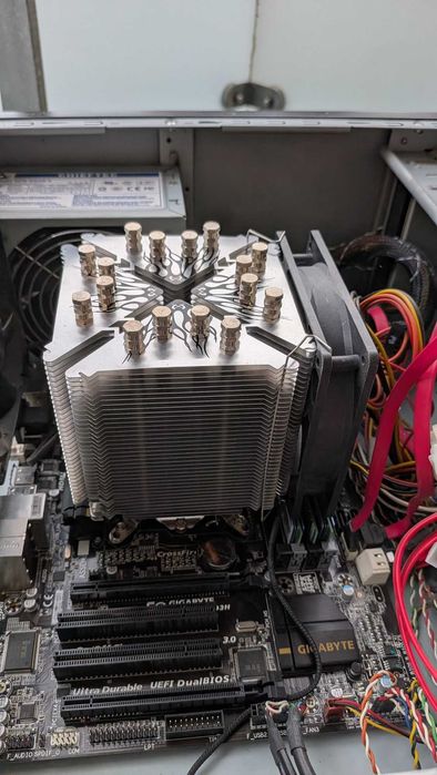 Komputer PC do gier: i5-4690K, GTX 1070 Ti, 16GB RAM, Dysk SSD 250GB.