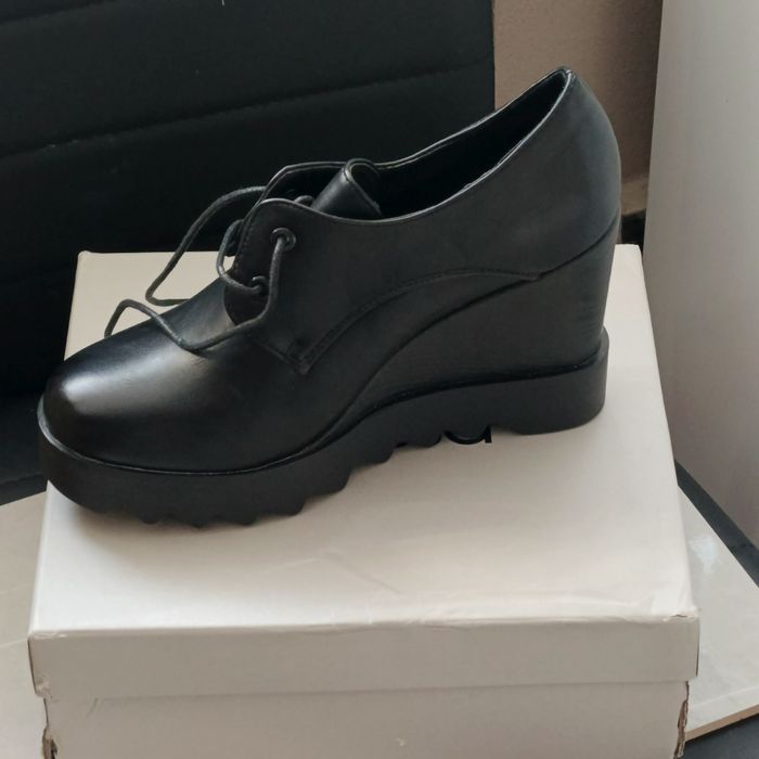 Botki czarne na koturnie