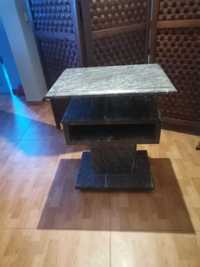 Mesa para TV e outro aparelho em mármore.