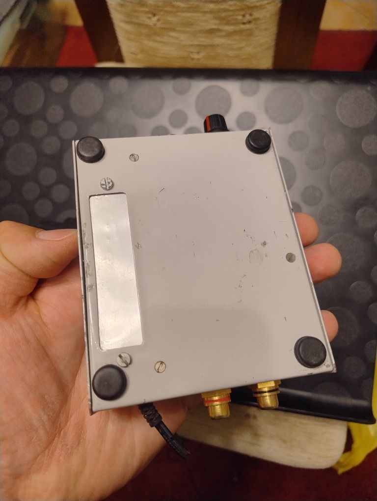 Wzmacniacz/adapter do mikrofonu chinch-jack 6,3