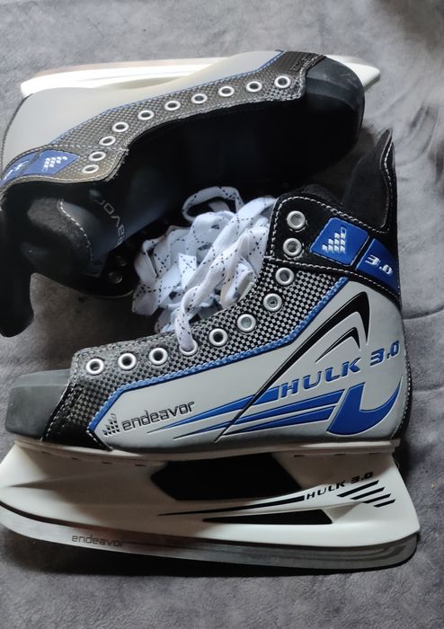 Хокейні ковзани нові розмір ,39; 40