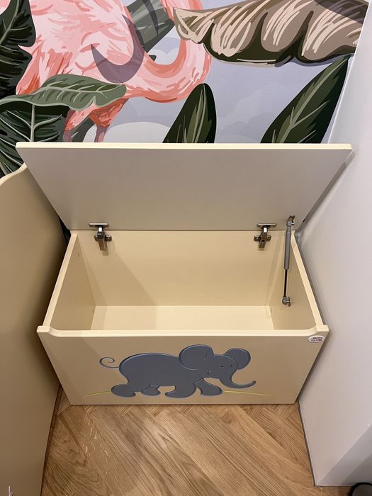 Zestaw mebli Meblik Safari łóżeczko regał skrzynia