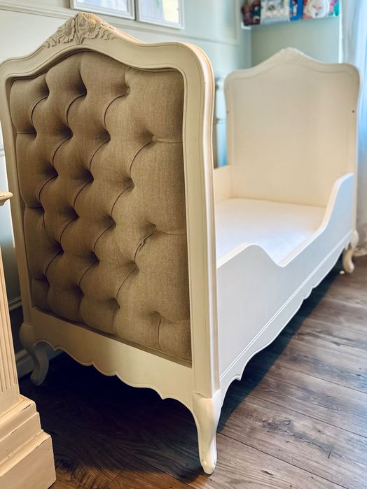 Przepiękne brytyjskie łóżeczko dziecięce we francuskim stylu z drewna