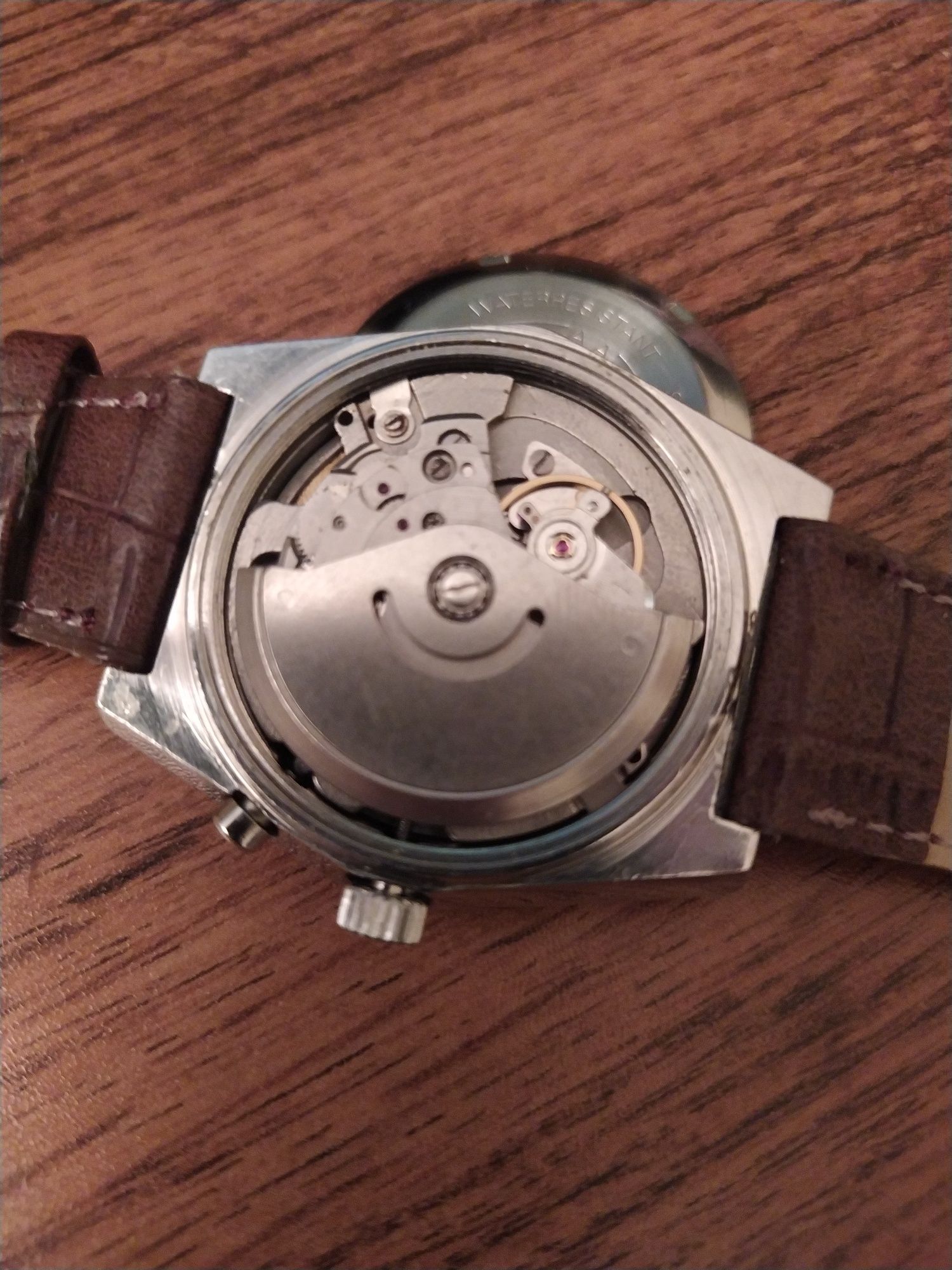 Automatyczny zegarek marki Ricoh.