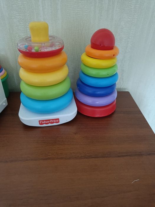 Продам пирамидки Fisher Price
