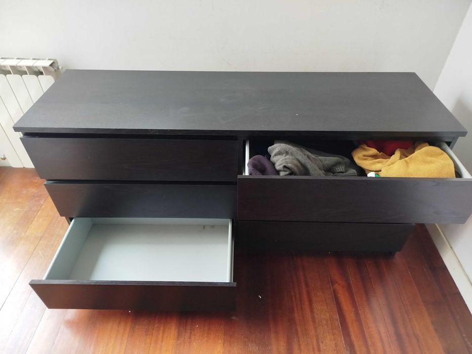 Cómoda wengué em bom estado