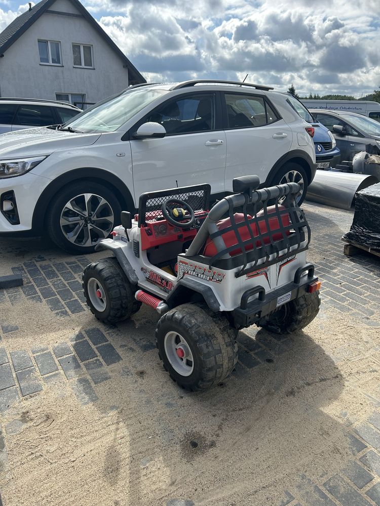 Samochód na akumulator Peg Perego