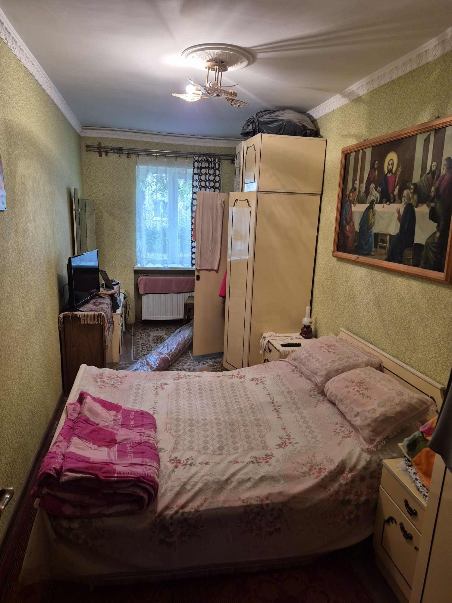 Продаж трьох кімнатної квартири.