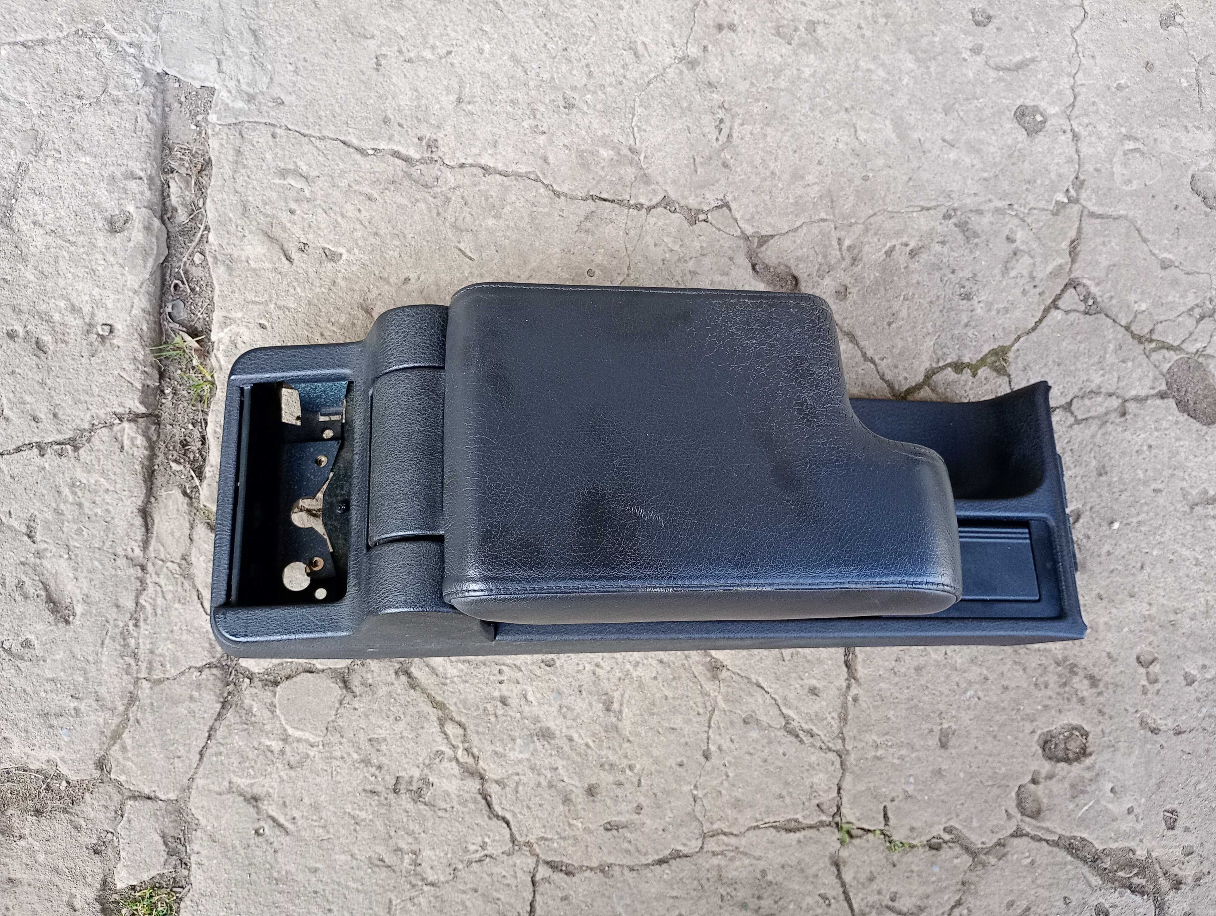 Tunel pod podłokietnik BMW E36 Cabrio (wersja pod cupholder/telefon)