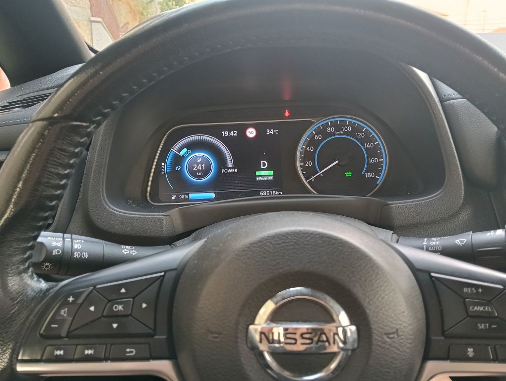 Vendo Nissan Leaf