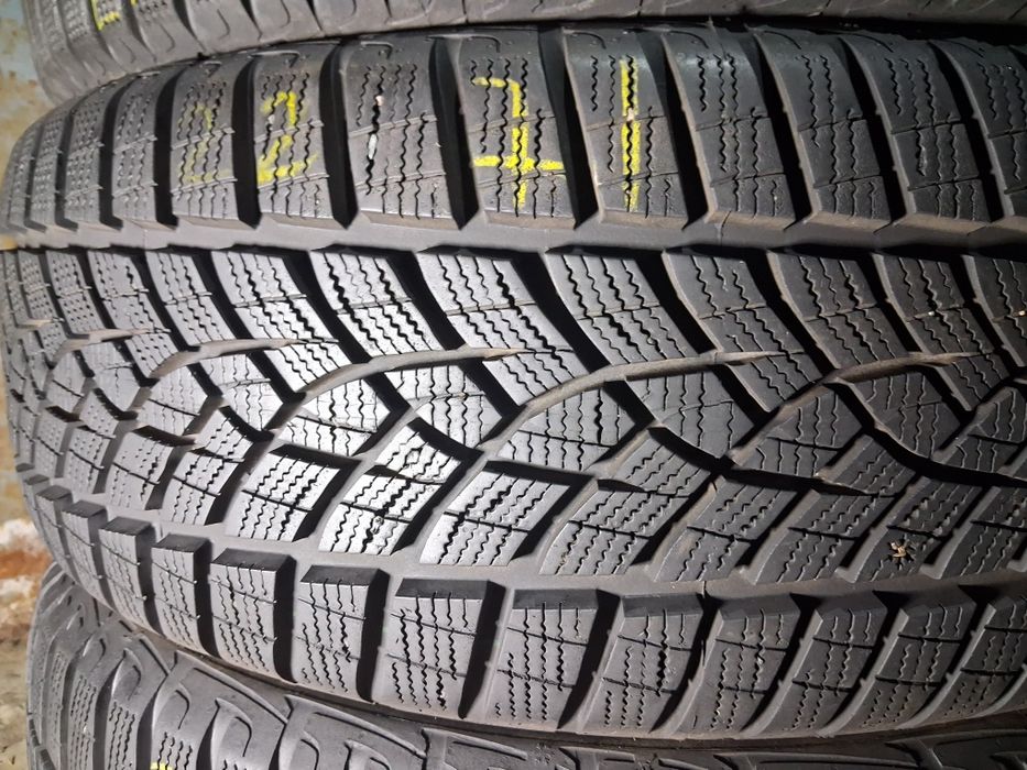 Шини 215/55 17 Goodyear UltraGrip Performance комплект зима