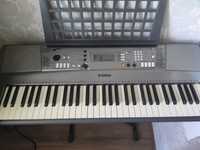 Синтезатор YAMAHA PSR R300