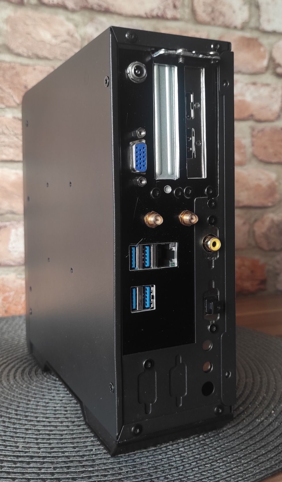 HTPC ITX Xeon RX 6400 2xNVME