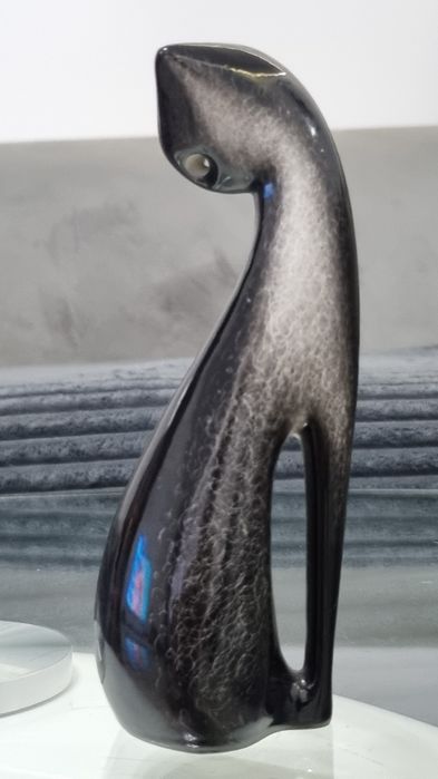 Sygnowana figurka „Siedzący kot” M. Naruszewicz Ćmielów 1956 r.