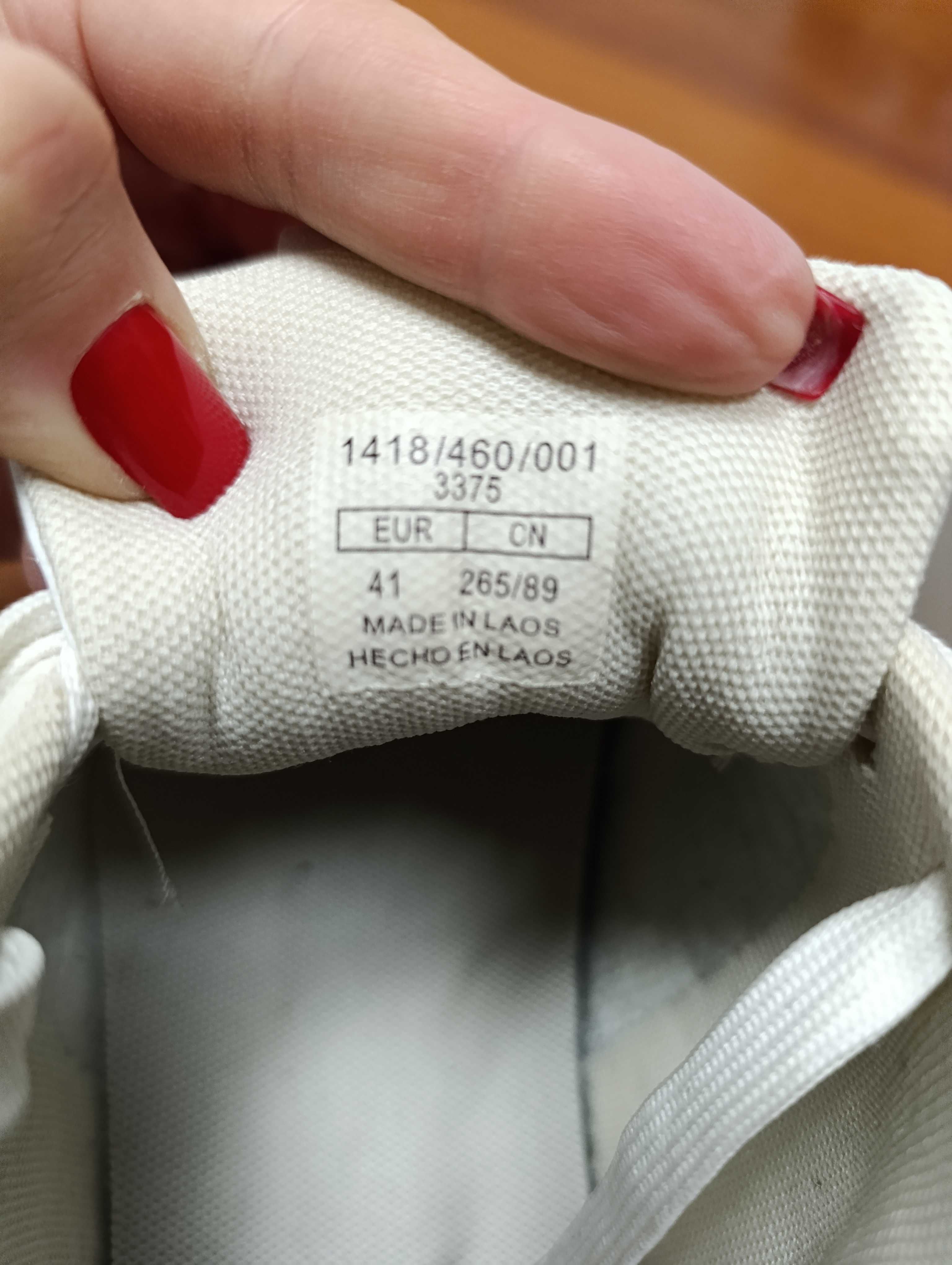 Продам кеди Stradivarius