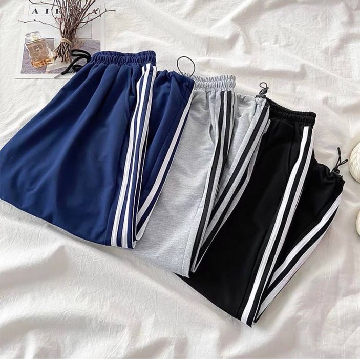 Женские спортивные штаны утепленные флисом с лампасами 42-52 с утяжкой