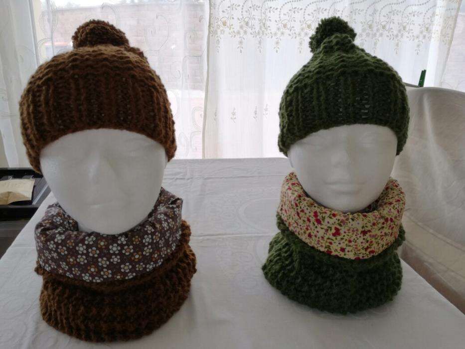 Golas em lã e tecido e gorros a condizer