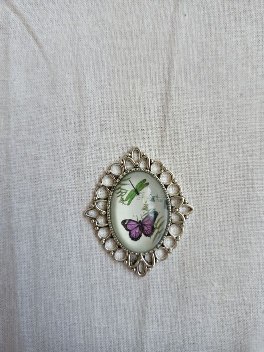 Zawieszka srebrna ze szklanym motywem motyla, kaboszon, naszyjnik