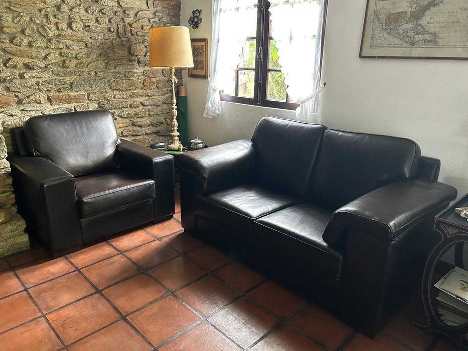 Conjunto de 3 sofás em couro castanho escuro