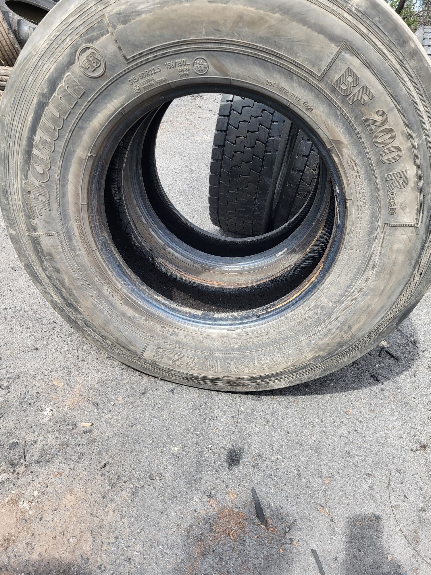 Продам шины б.у 315/80R22.5
