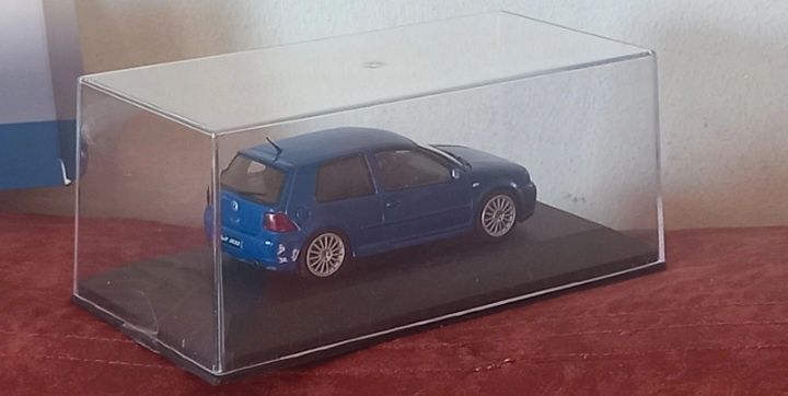 Golf R32 escala 1:43