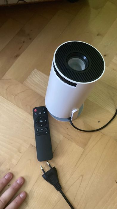 Projektor HY 300 HD sprawny Netflix itp.