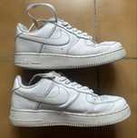 Nike air force 1 com algumas marcas de uso