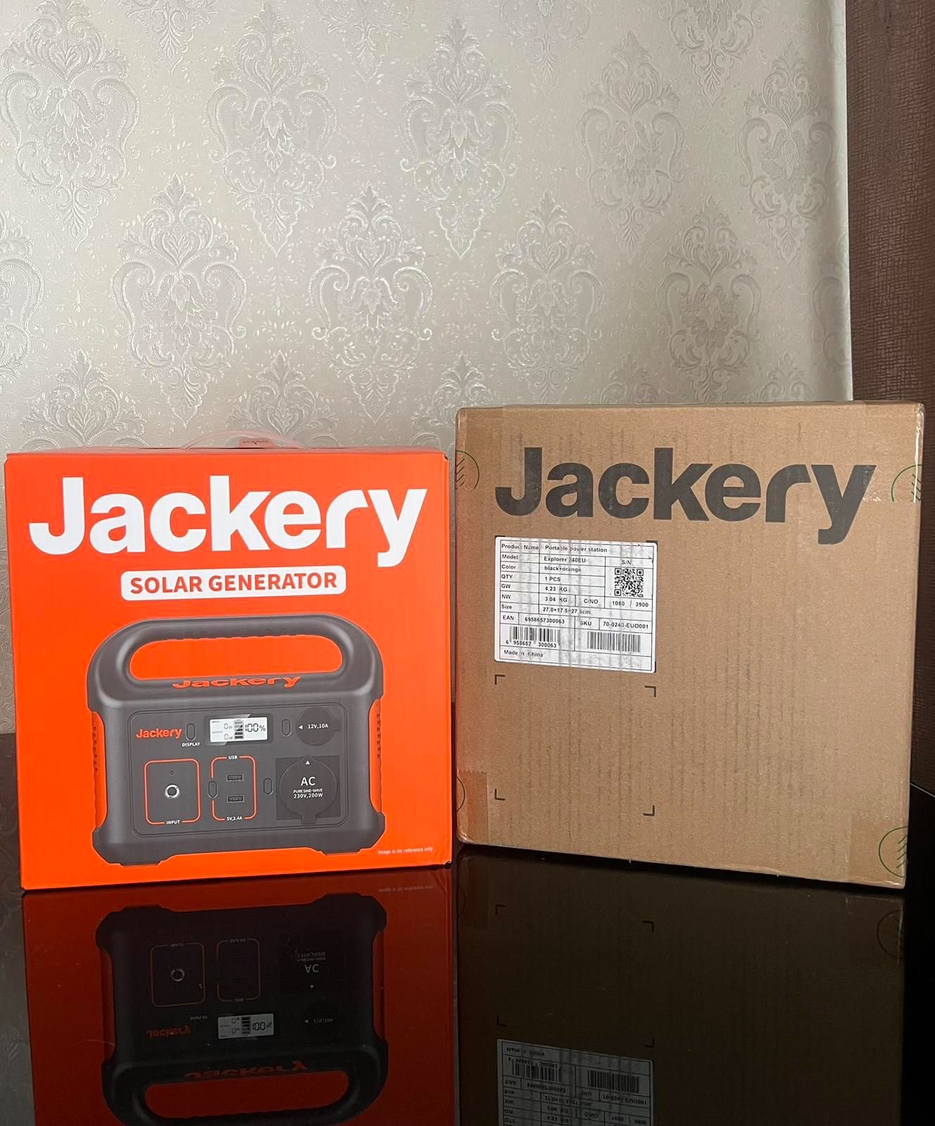 Портативна електростанція Jackery 240