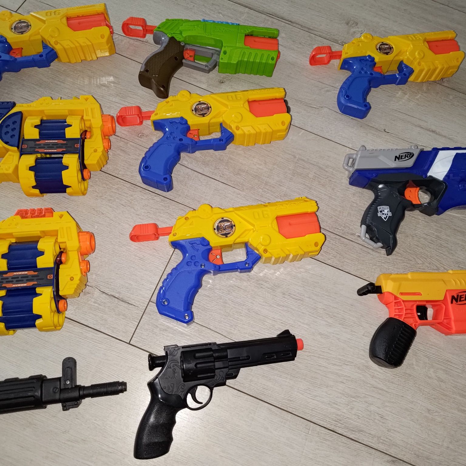 Pistolet pistolety x-shot xshot nerf na strzalki