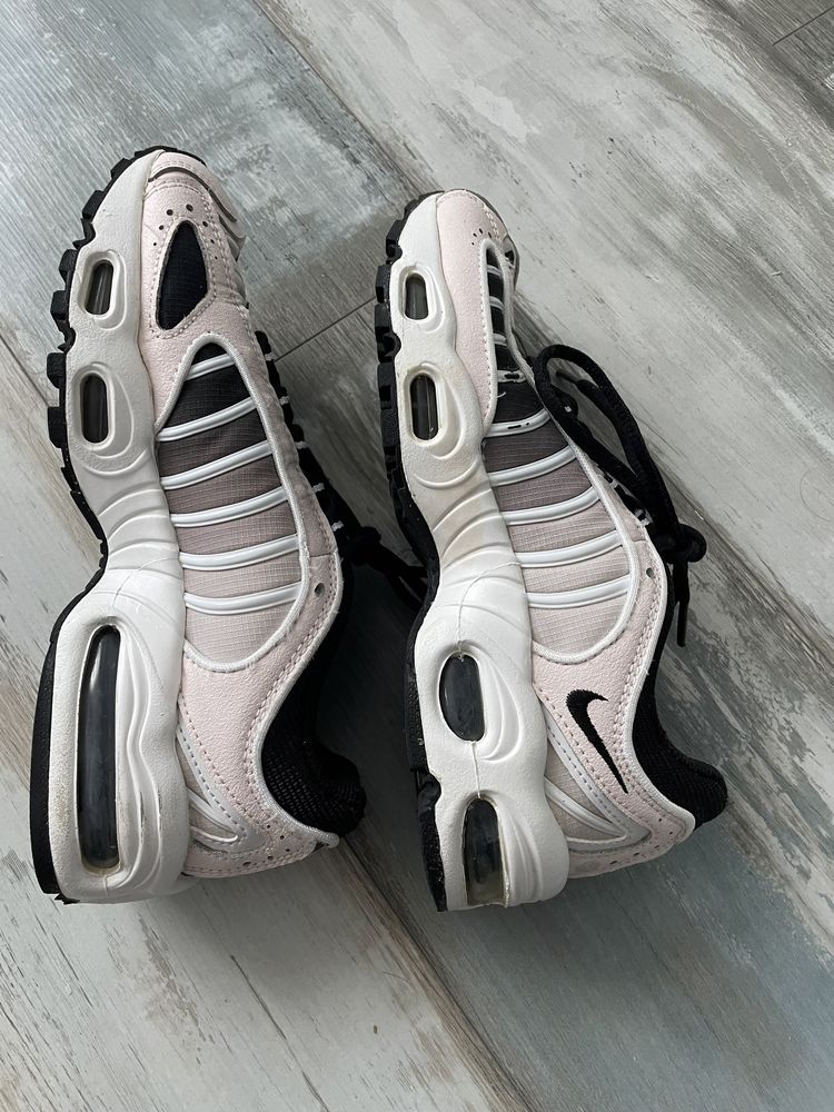 buty nike różowe tailwind