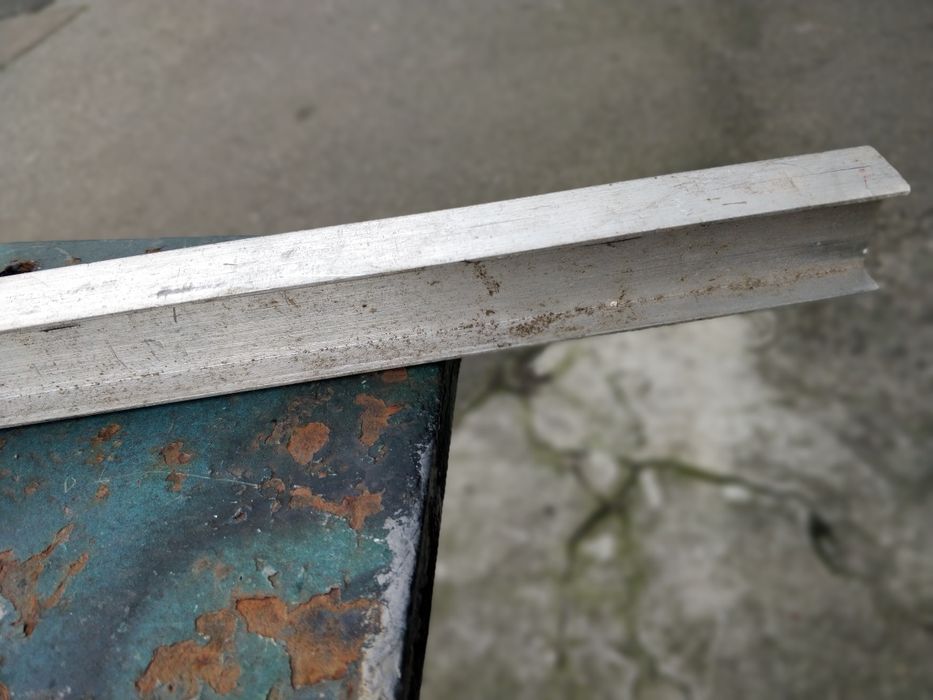 Профіль алюмінієвий